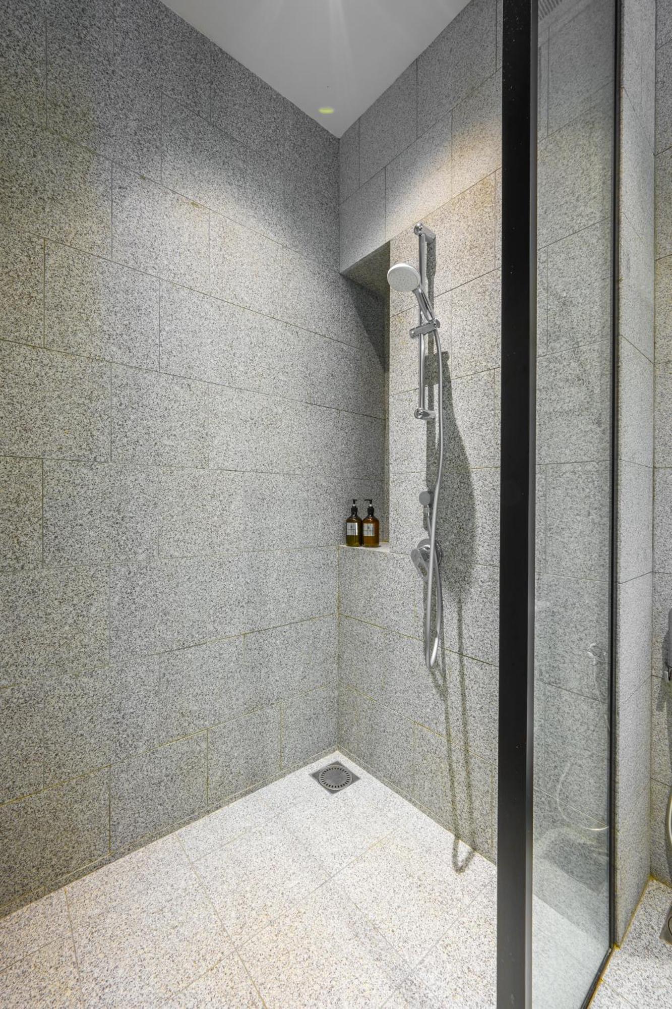 Greystone Scarletz Suites Kuala Lumpur Exterior photo